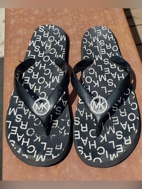 Michael Kors Black Logo Flip Flops Sz 9